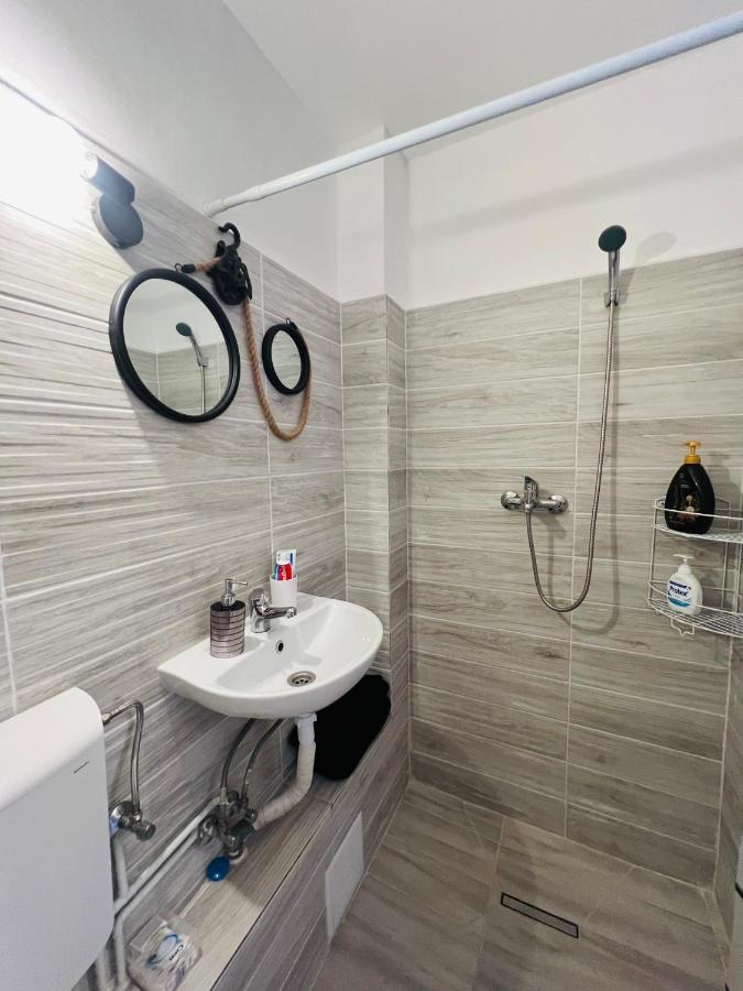 Miha Modern And Central Apartament Arad Dış mekan fotoğraf